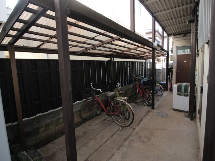 物件外観写真2　(駐輪場)