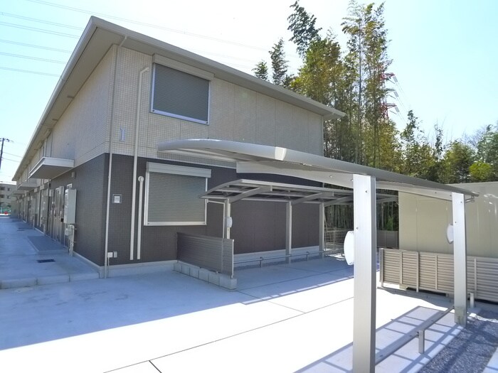 物件外観写真2　(駐輪場)