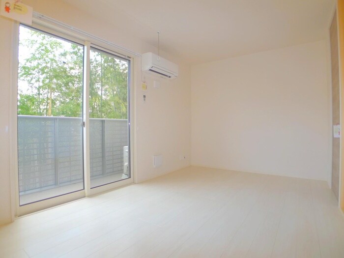 物件内観写真8　(室内からの展望)