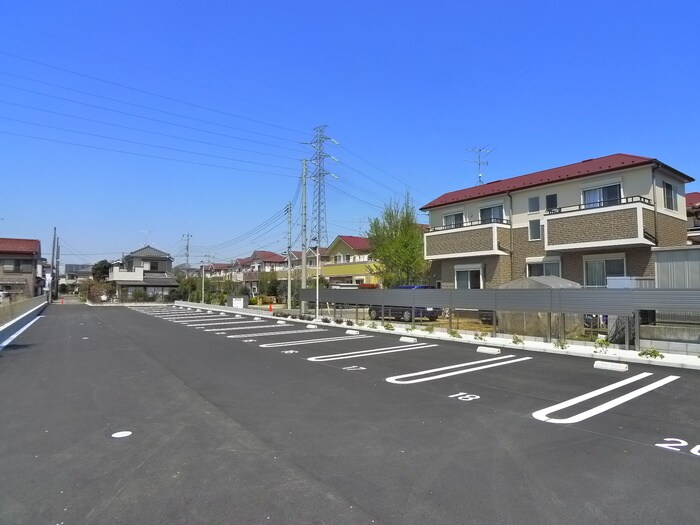 物件外観写真5　(駐車場)