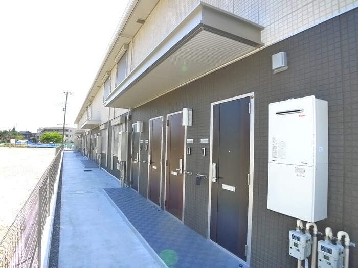 物件外観写真6　(エントランス部分)