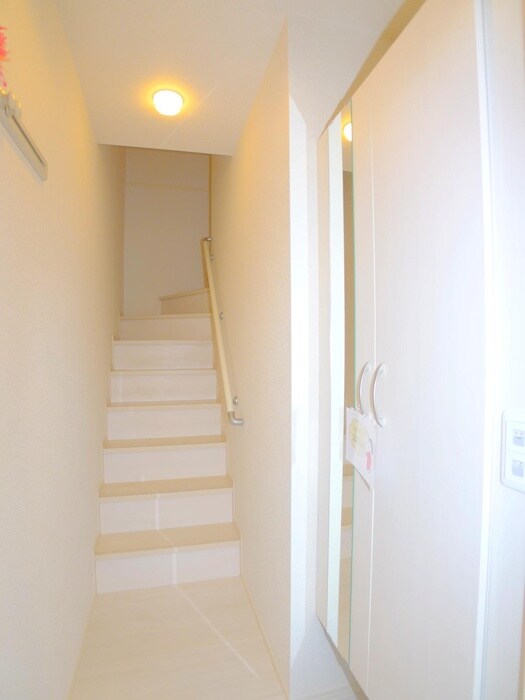 物件内観写真16　(玄関)