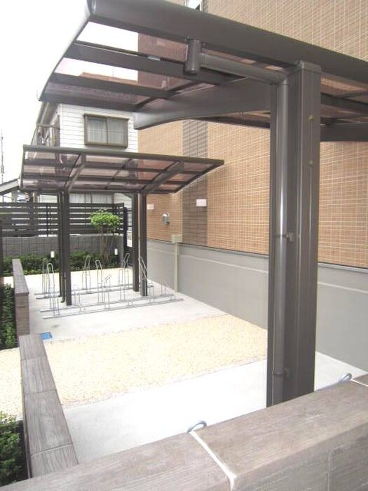 物件外観写真3　(駐輪場)