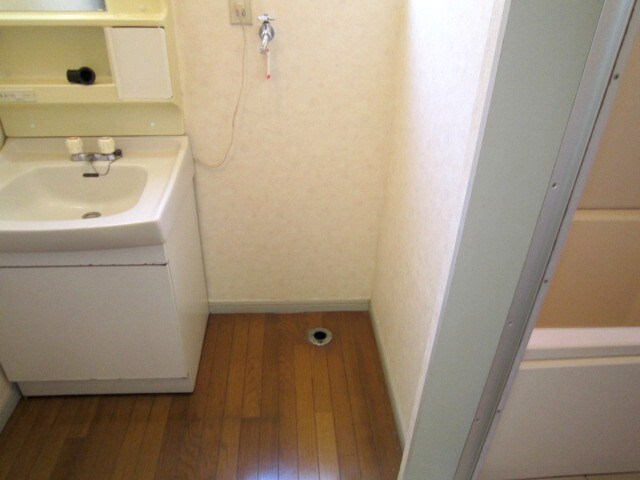 物件内観写真11　(洗濯機置場)