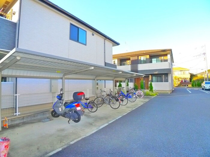物件外観写真3　(駐輪場)