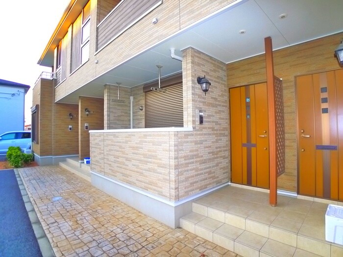 物件外観写真5　(エントランス部分)