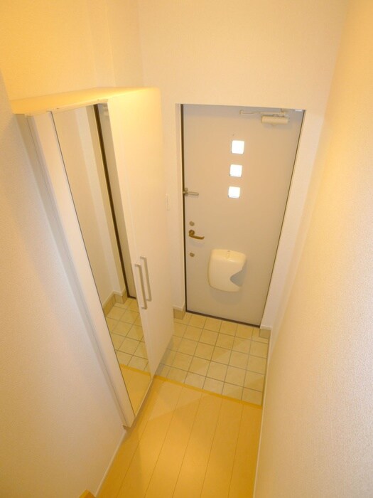 物件内観写真16　(玄関)