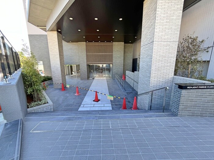 物件外観写真5　(エントランス部分)