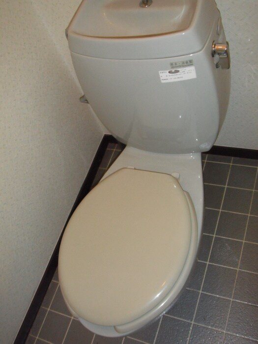 物件内観写真8　(トイレ)