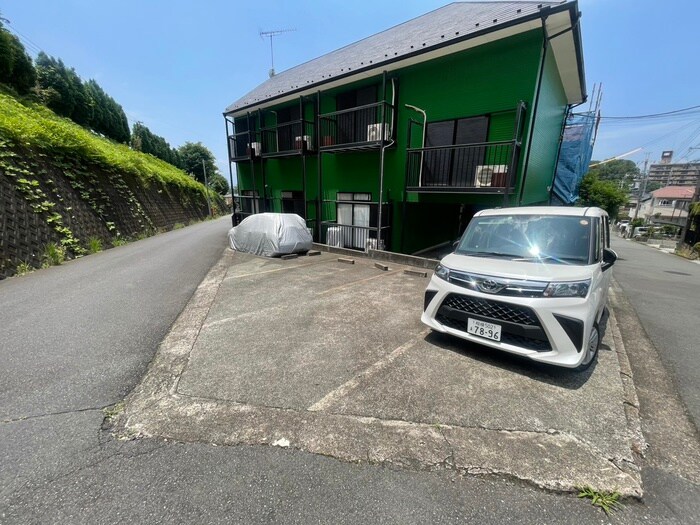 物件外観写真5　(駐車場)