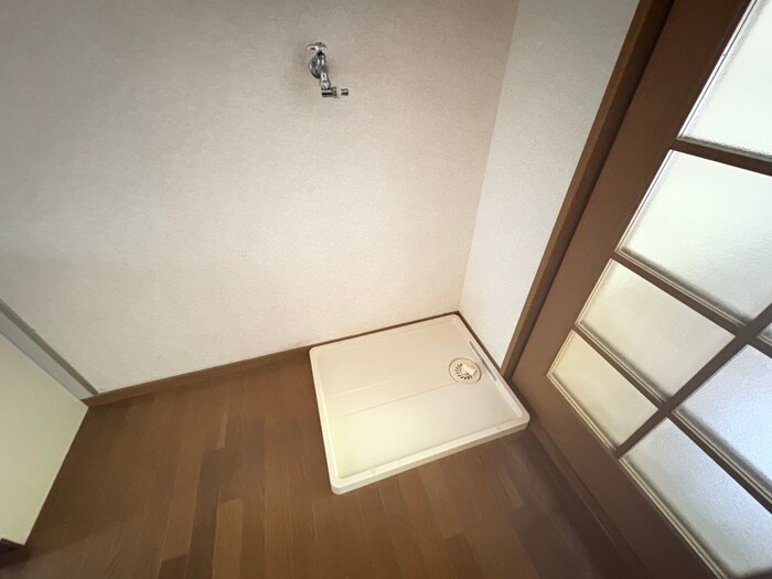 物件内観写真14　(洗濯機置場)