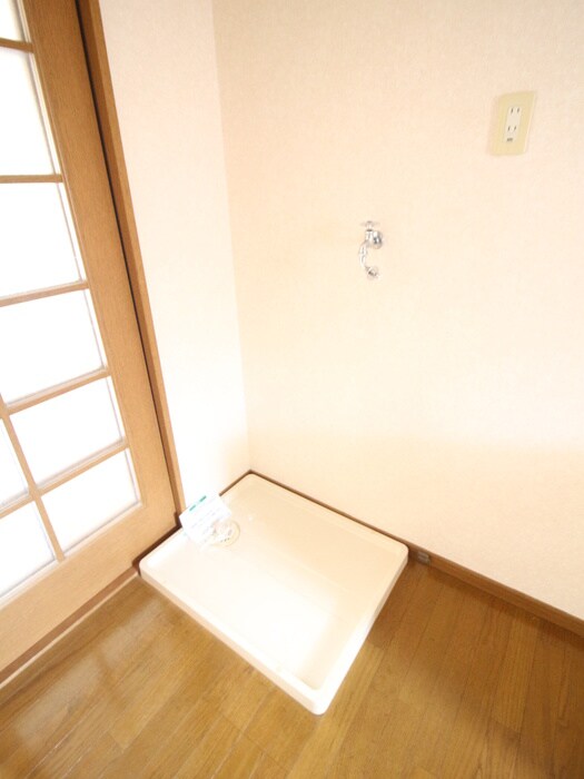 物件内観写真17　(洗濯機置場)