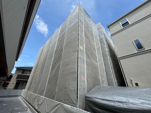 建築中