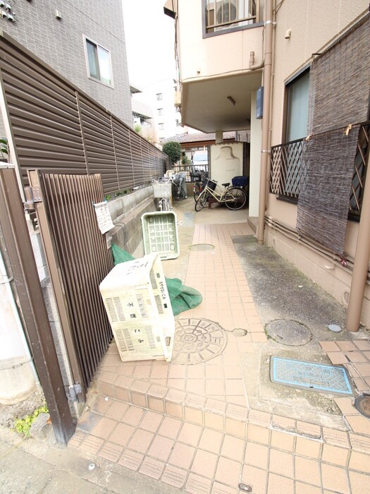 物件外観写真4　(エントランス部分)