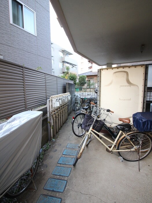物件外観写真5　(駐輪場)