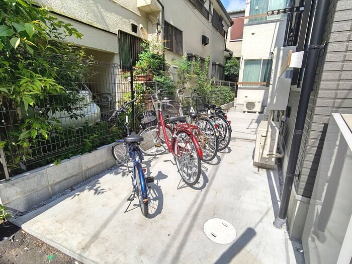 物件外観写真4　(駐輪場)