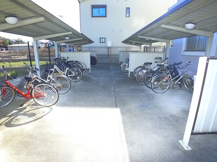 物件外観写真6　(駐輪場)