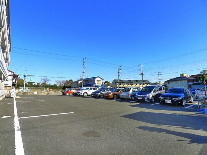 物件外観写真2　(駐車場)