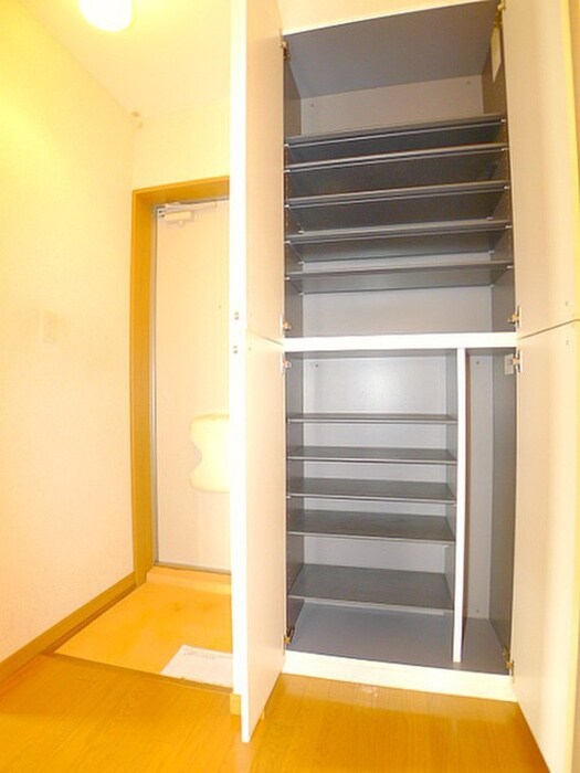 物件内観写真12　(靴箱)