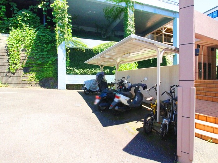 物件外観写真4　(駐輪場)