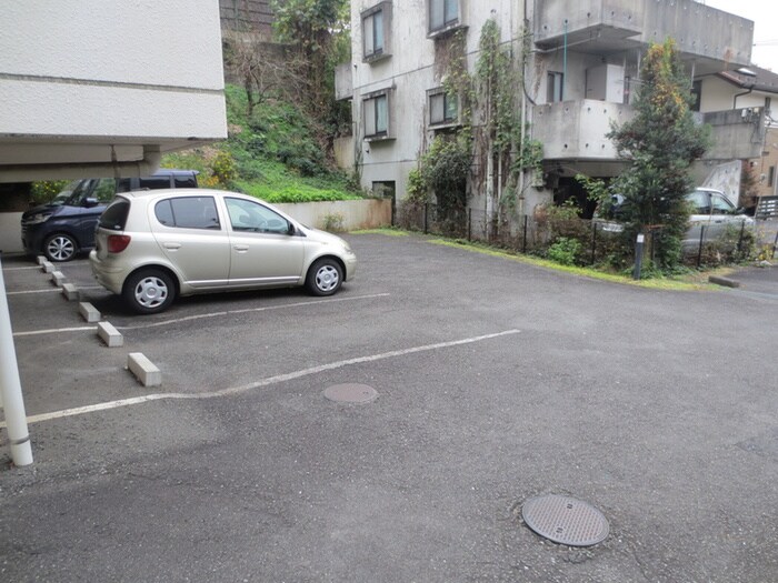 物件外観写真5　(駐車場)