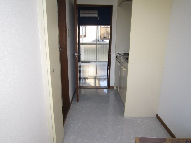 物件内観写真7　(玄関)