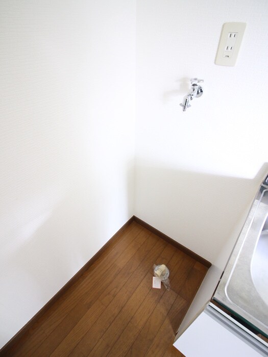 物件内観写真12　(洗濯機置場)