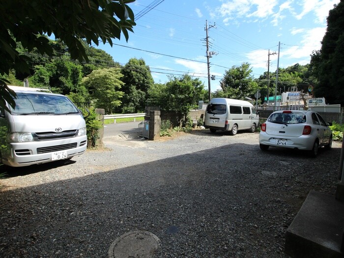 物件外観写真2　(駐車場)