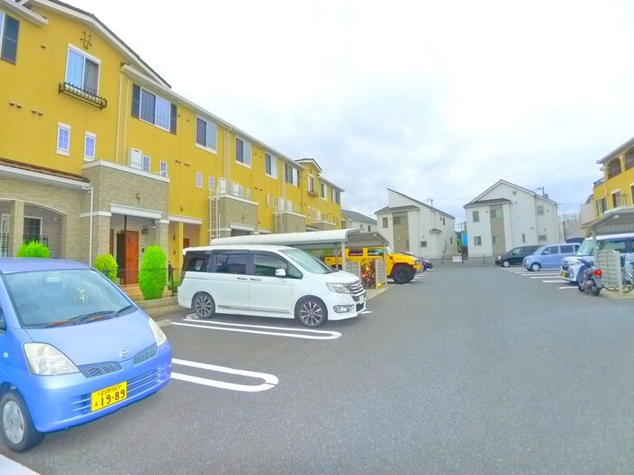 物件外観写真4　(駐車場)
