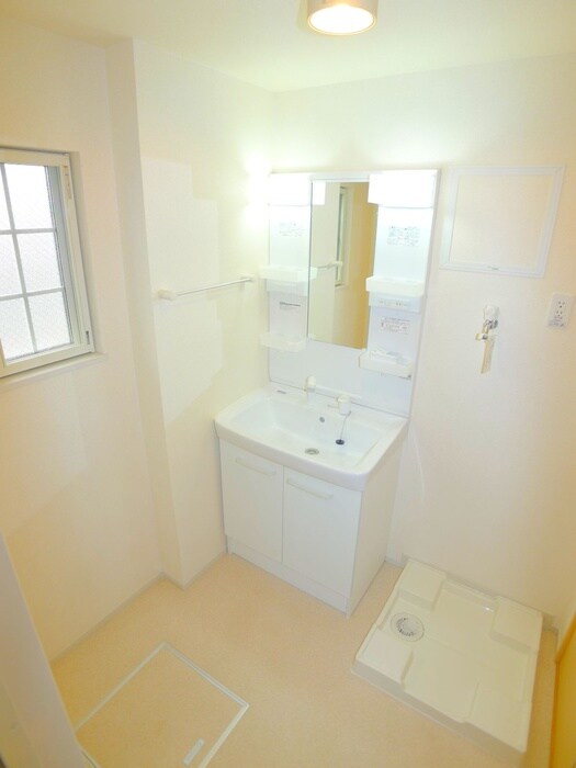 物件内観写真18　(洗濯機置場)