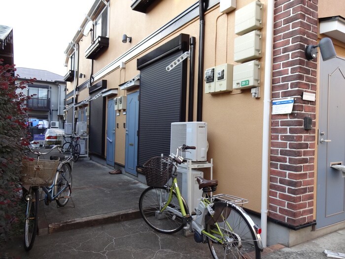 物件外観写真3　(エントランス部分)