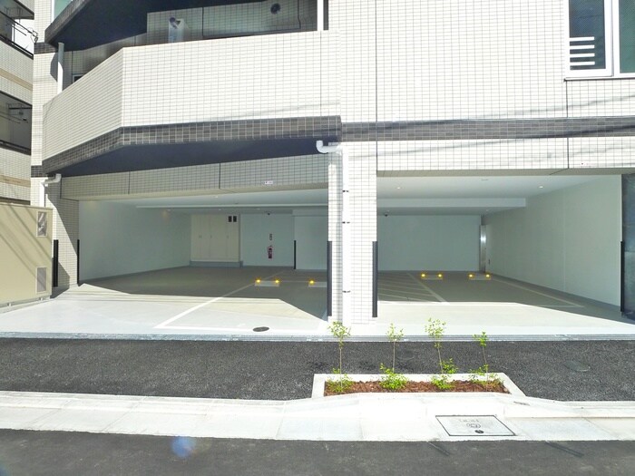 物件外観写真5　(駐車場)