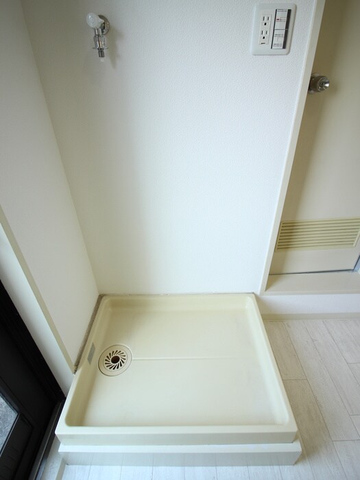 物件内観写真10　(洗濯機置場)