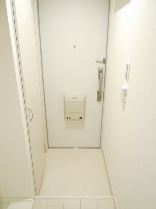 物件内観写真10　(玄関)