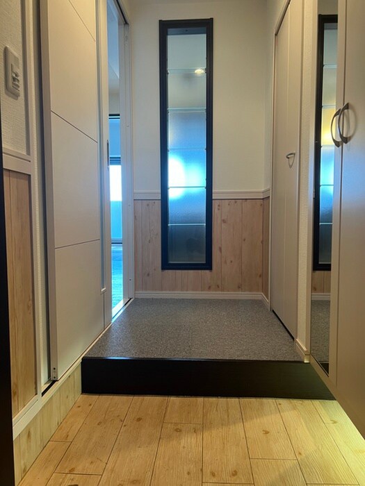 物件内観写真4　(玄関)