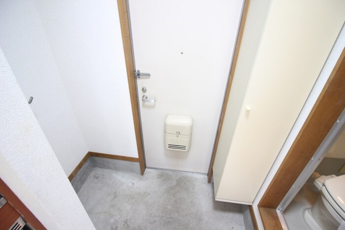 物件内観写真12　(玄関)