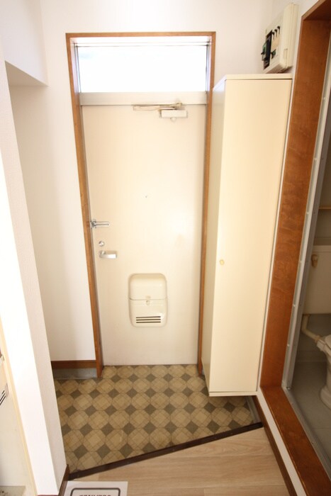 物件内観写真14　(玄関)