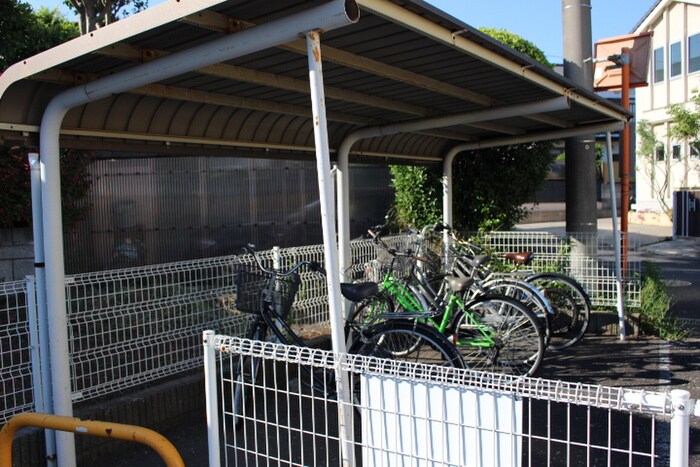 物件外観写真3　(駐輪場)