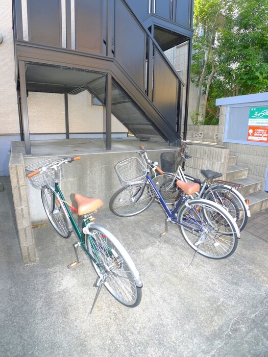 物件外観写真3　(駐輪場)