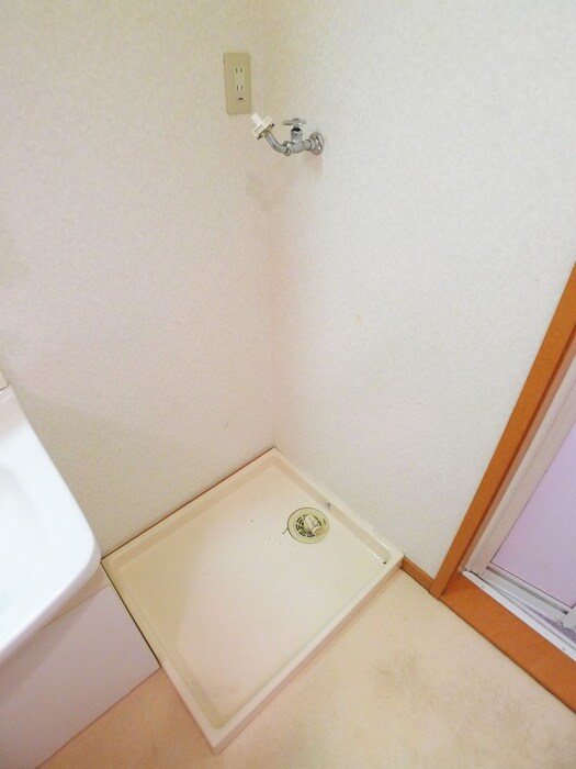 物件内観写真14　(洗濯機置場)