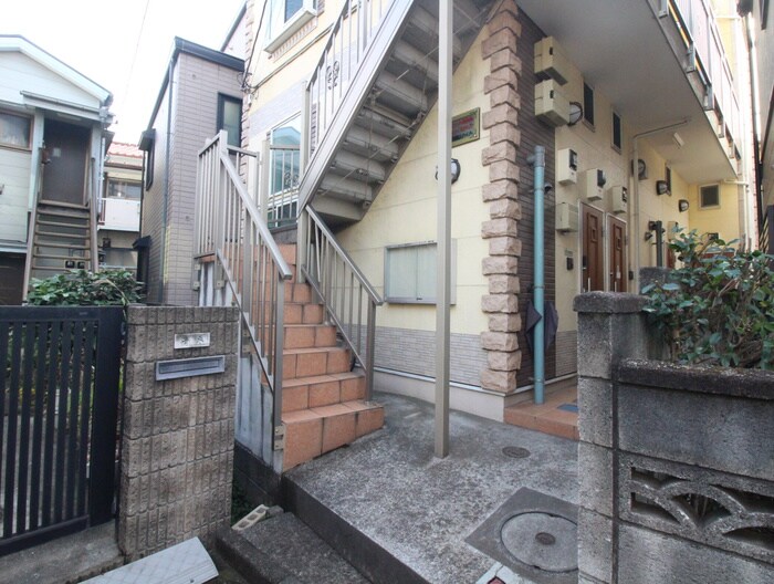 物件外観写真3　(エントランス部分)