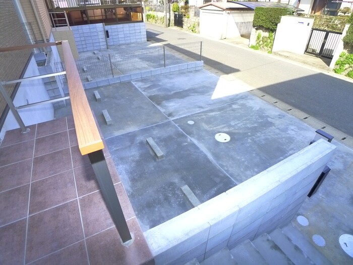 物件外観写真4　(駐車場)