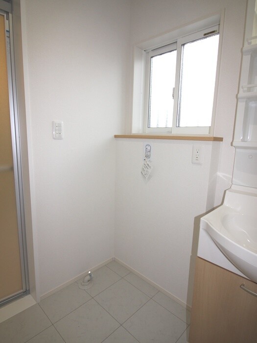 物件内観写真12　(洗濯機置場)