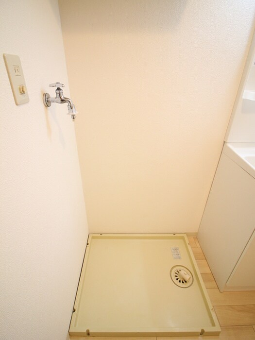 物件内観写真10　(洗濯機置場)