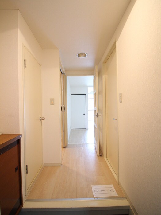 物件内観写真11　(玄関)