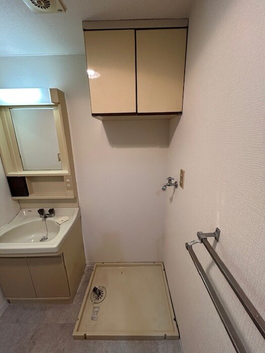 物件内観写真11　(洗濯機置場)