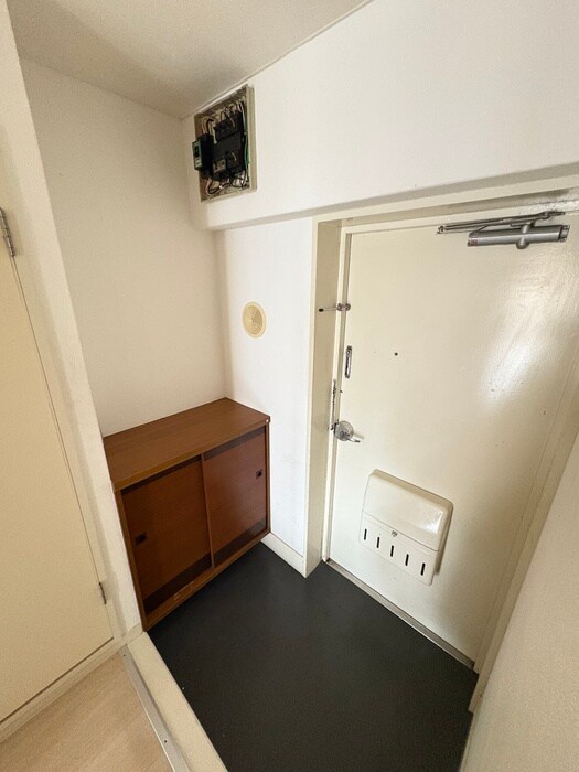 物件内観写真12　(玄関)