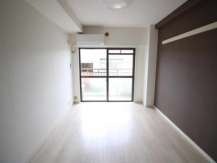 物件内観写真12　(室内からの展望)