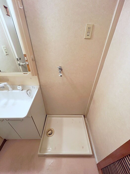 物件内観写真12　(洗濯機置場)