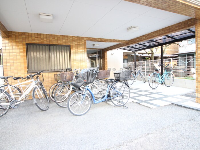 物件外観写真4　(駐輪場)